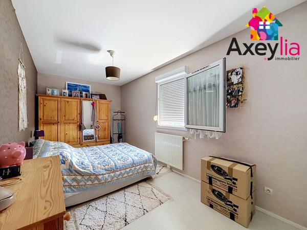 A VENDRE - ROANNE - APPARTEMENT RÉNOVÉ ET EN DUPLEX AVEC TROIS CHAMBRES, TERRASSE ET STATIONNEMENT SOUTERRAIN