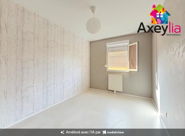 A VENDRE - ROANNE - APPARTEMENT RÉNOVÉ ET EN DUPLEX AVEC TROIS CHAMBRES, TERRASSE ET STATIONNEMENT SOUTERRAIN