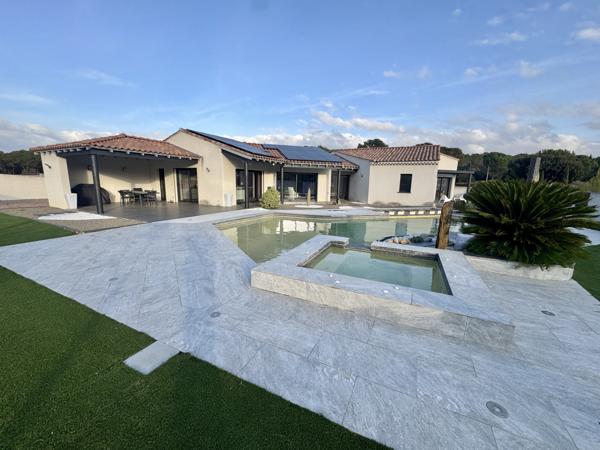 Villa contemporaine avec piscine et garages Sainte-Cécile-les-Vignes (84290)