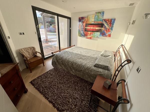 Villa contemporaine avec piscine et garages Sainte-Cécile-les-Vignes (84290)