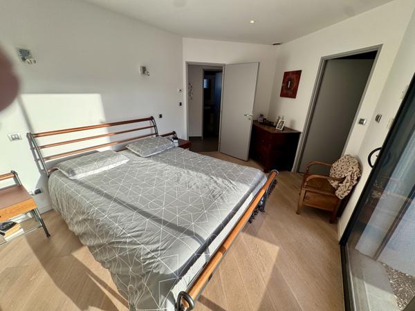 Villa contemporaine avec piscine et garages Sainte-Cécile-les-Vignes (84290)