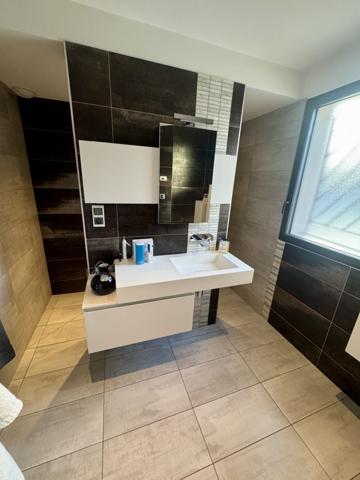 Villa contemporaine avec piscine et garages Sainte-Cécile-les-Vignes (84290)