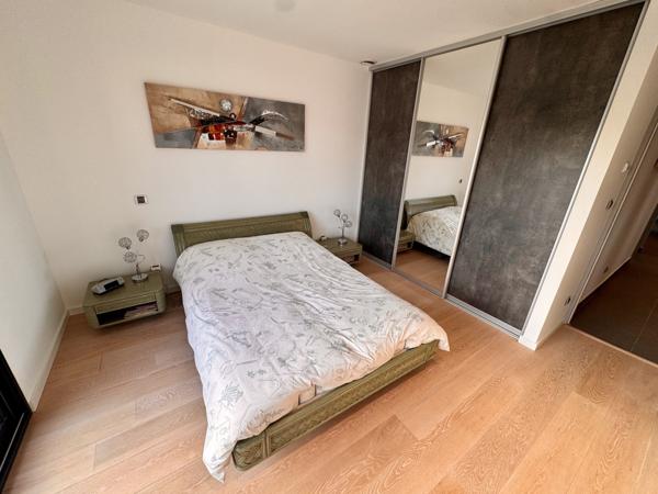 Villa contemporaine avec piscine et garages Sainte-Cécile-les-Vignes (84290)