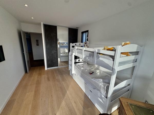 Villa contemporaine avec piscine et garages Sainte-Cécile-les-Vignes (84290)