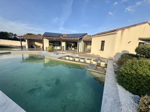 Villa contemporaine avec piscine et garages Sainte-Cécile-les-Vignes (84290)