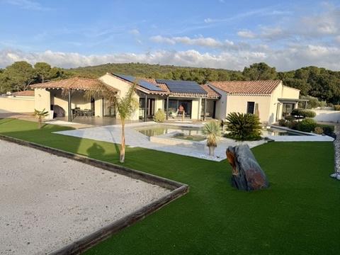 Villa contemporaine avec piscine et garages Sainte-Cécile-les-Vignes (84290)