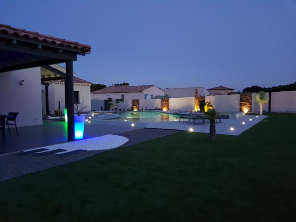 Villa contemporaine avec piscine et garages Sainte-Cécile-les-Vignes (84290)