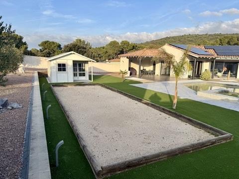 Villa contemporaine avec piscine et garages Sainte-Cécile-les-Vignes (84290)