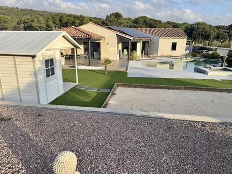 Villa contemporaine avec piscine et garages Sainte-Cécile-les-Vignes (84290)