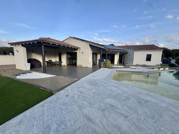 Villa contemporaine avec piscine et garages Sainte-Cécile-les-Vignes (84290)