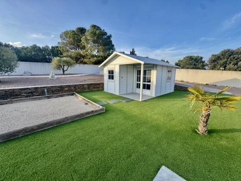 Villa contemporaine avec piscine et garages Sainte-Cécile-les-Vignes (84290)