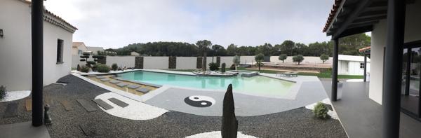 Villa contemporaine avec piscine et garages Sainte-Cécile-les-Vignes (84290)