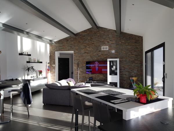 Villa contemporaine avec piscine et garages Sainte-Cécile-les-Vignes (84290)