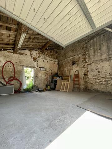 GRANGE A RENOVER SUR LES HAUTEUR DE CRECY LA CHAPELLE