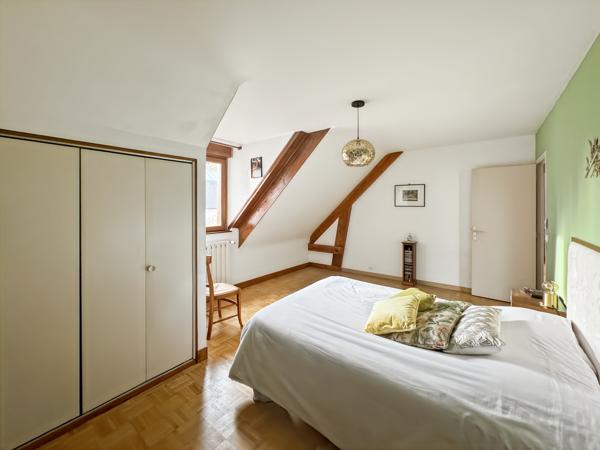 COURBEVOIE 92, Rue Hoche - Maison familiale avec jardins de 111m2 habitables + plus de 52m2 d'annexes (garage