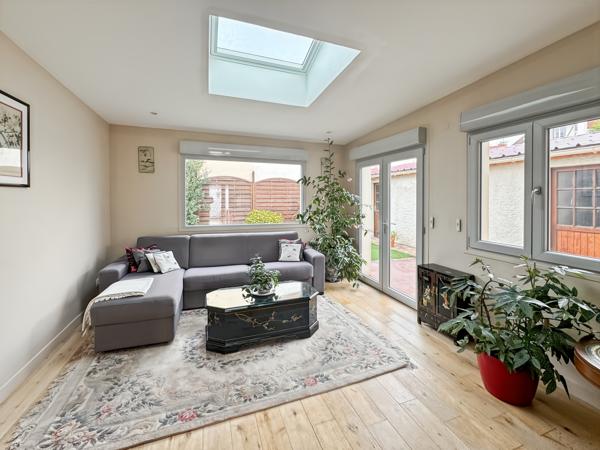 COURBEVOIE 92, Rue Hoche - Maison familiale avec jardins de 111m2 habitables + plus de 52m2 d'annexes (garage