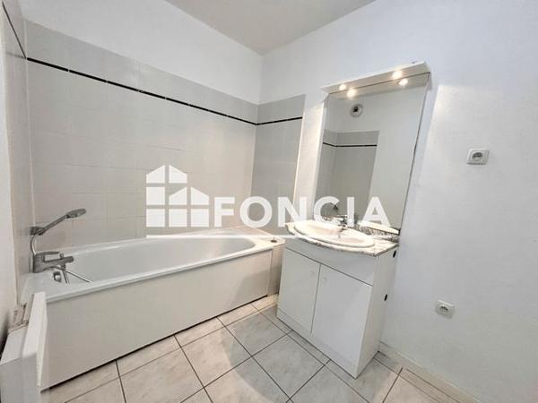 Location Appartement 2 pièces 44.5 m² - RUE PIERRETTE Jonzac 17500