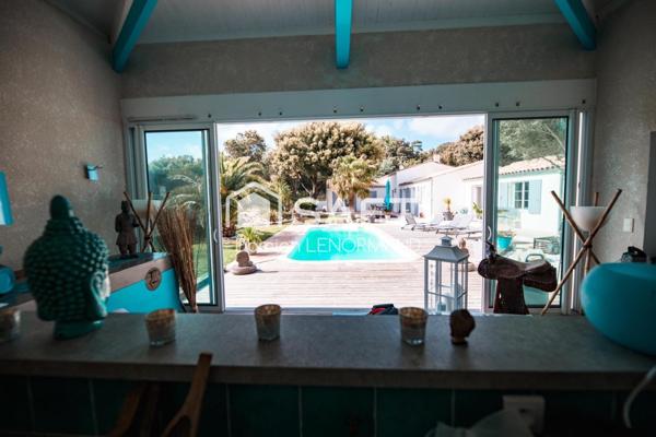 Rare Villa avec piscine de 205m2 à 50m de la plage