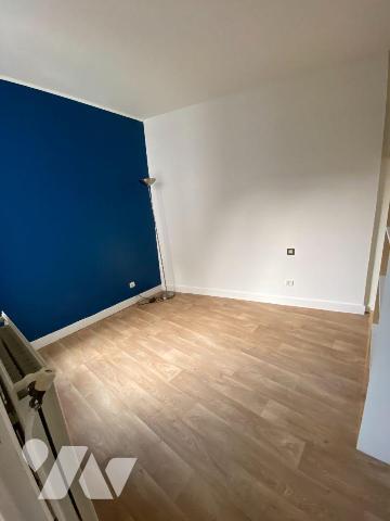 CHARTRES, Hyper centre, joli appartement situé au 1er étage d'un bel immeuble en pierres de tai...