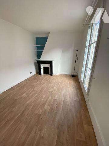 CHARTRES, Hyper centre, joli appartement situé au 1er étage d'un bel immeuble en pierres de tai...