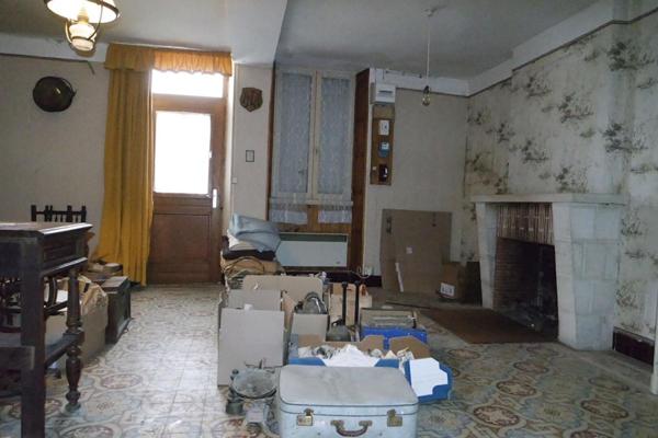 SAINTE SOLANGE IMMEUBLE A RENOVER DE 140M²