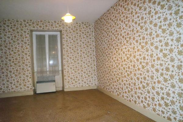 SAINTE SOLANGE IMMEUBLE A RENOVER DE 140M²