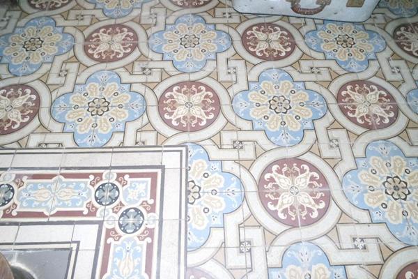 SAINTE SOLANGE IMMEUBLE A RENOVER DE 140M²