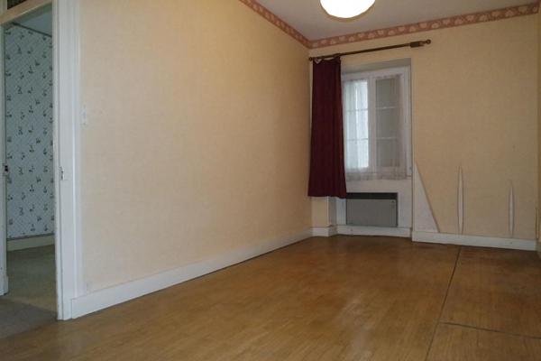 SAINTE SOLANGE IMMEUBLE A RENOVER DE 140M²