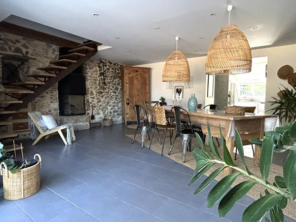 Longère en pierre de 330 m2