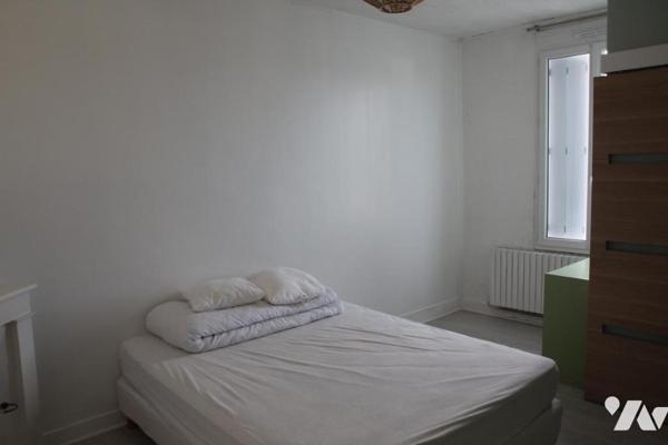 NIORT CENTRE QUARTIER CHABAUDY, AGREABLE MAISON DE VILLE EN BON ETAT AVEC JARDINET .