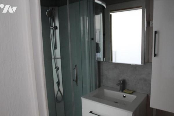 NIORT CENTRE QUARTIER CHABAUDY, AGREABLE MAISON DE VILLE EN BON ETAT AVEC JARDINET .