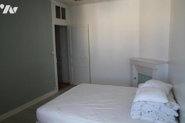 NIORT CENTRE QUARTIER CHABAUDY, AGREABLE MAISON DE VILLE EN BON ETAT AVEC JARDINET .