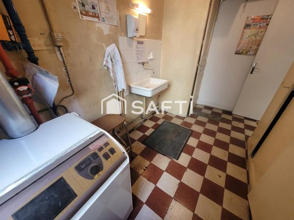 IMMEUBLE pour commerce et/ou habitation + cour