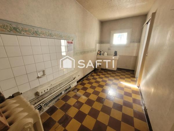 IMMEUBLE pour commerce et/ou habitation + cour