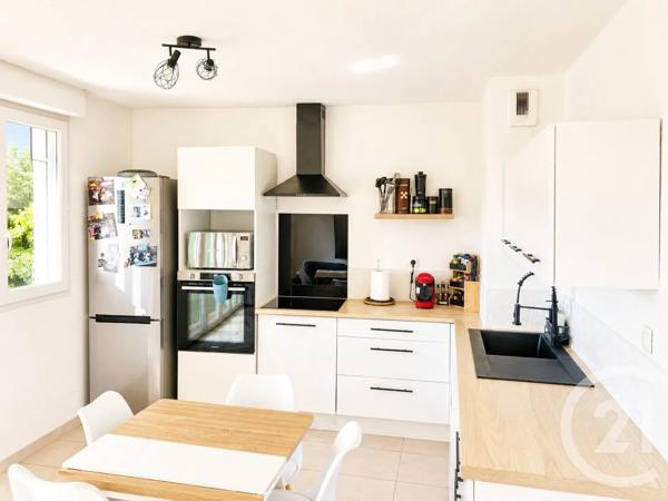 Appartement T3 à vendre  3 pièces - 60 m 2   COGOLIN  - 83
