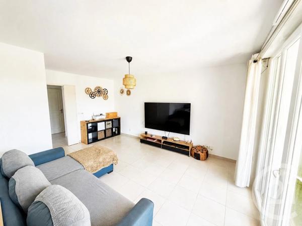 Appartement T3 à vendre  3 pièces - 60 m 2   COGOLIN  - 83