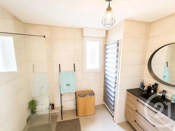 Appartement T3 à vendre  3 pièces - 60 m 2   COGOLIN  - 83