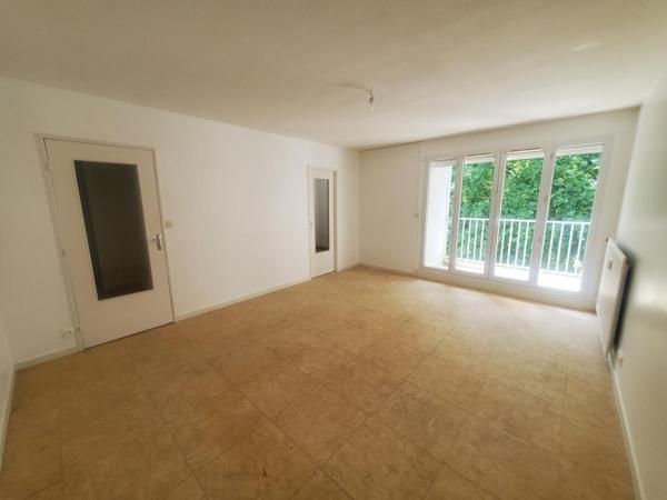 BEAU T3 AU 3EME ETAGE AVEC BALCON ET CAVE Blain