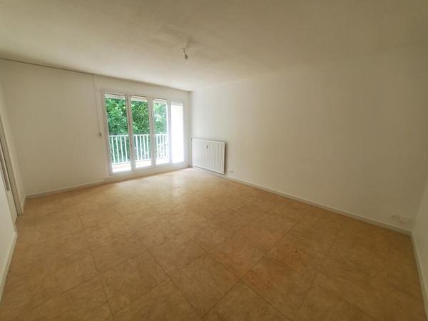 BEAU T3 AU 3EME ETAGE AVEC BALCON ET CAVE Blain