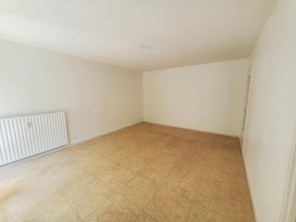 BEAU T3 AU 3EME ETAGE AVEC BALCON ET CAVE Blain