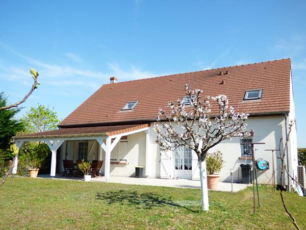 Maison Saint Denis De L Hotel 6 pièce(s) 181 m2