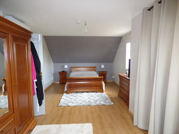 Maison Saint Denis De L Hotel 6 pièce(s) 181 m2