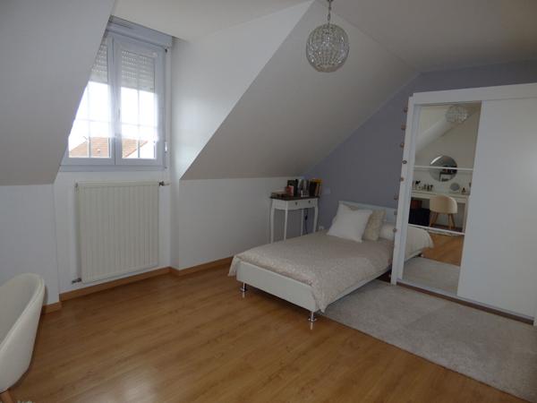 Maison Saint Denis De L Hotel 6 pièce(s) 181 m2