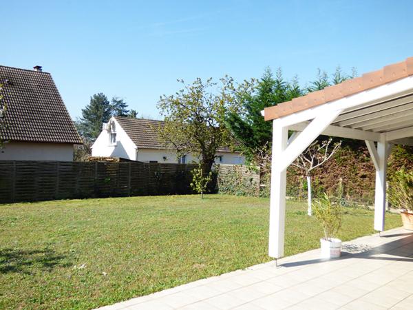 Maison Saint Denis De L Hotel 6 pièce(s) 181 m2