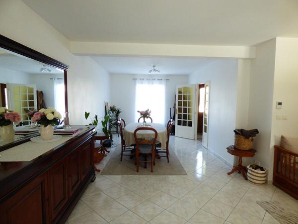 Maison Saint Denis De L Hotel 6 pièce(s) 181 m2