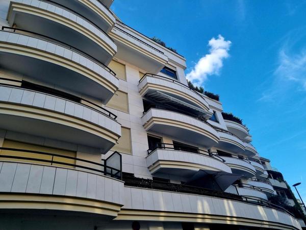 Grand F2 Parfait Etat au soleil étage élevé deux balcons