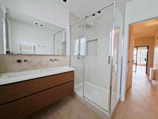 Grand F2 Parfait Etat au soleil étage élevé deux balcons