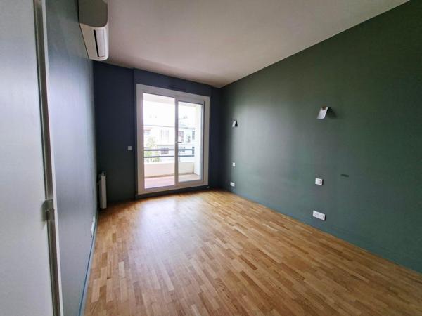 Grand F2 Parfait Etat au soleil étage élevé deux balcons