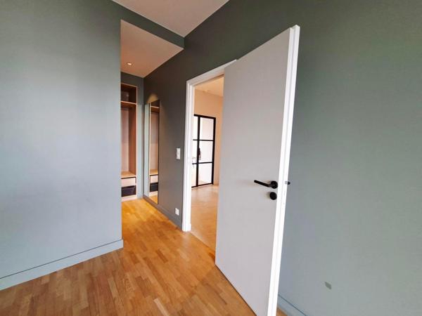 Grand F2 Parfait Etat au soleil étage élevé deux balcons