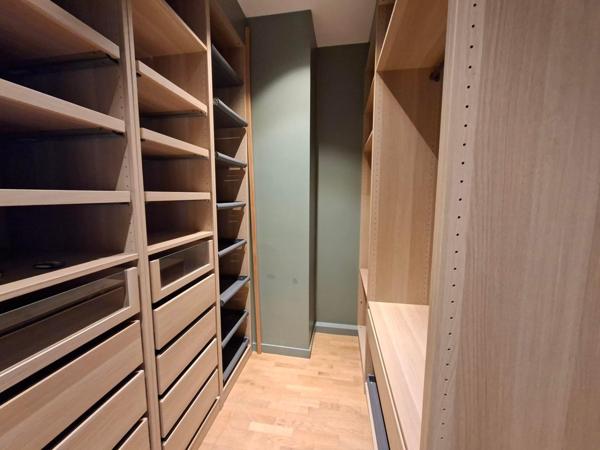 Grand F2 Parfait Etat au soleil étage élevé deux balcons